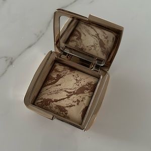 Hourglass Ambient Lighting Bronzer Diffused Light